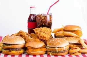 Nằm mơ thấy ăn uống là điềm báo gì?